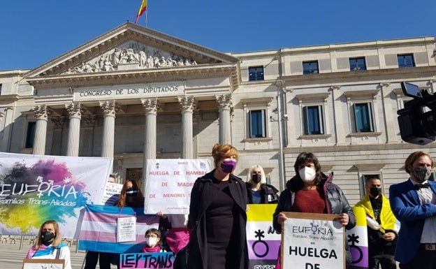 La 'ley trans' se registra en el Congreso para sortear al Gobierno