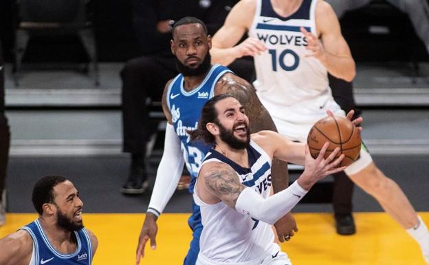 Nueva exhibición de LeBron y Lillard y 'doble-doble' de Ricky Rubio