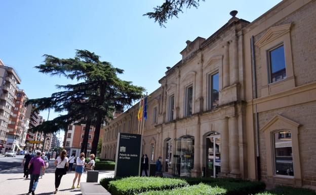 Piden la expulsión de España para un hombre sorprendido con heroína en una bolsa de basura en Calahorra