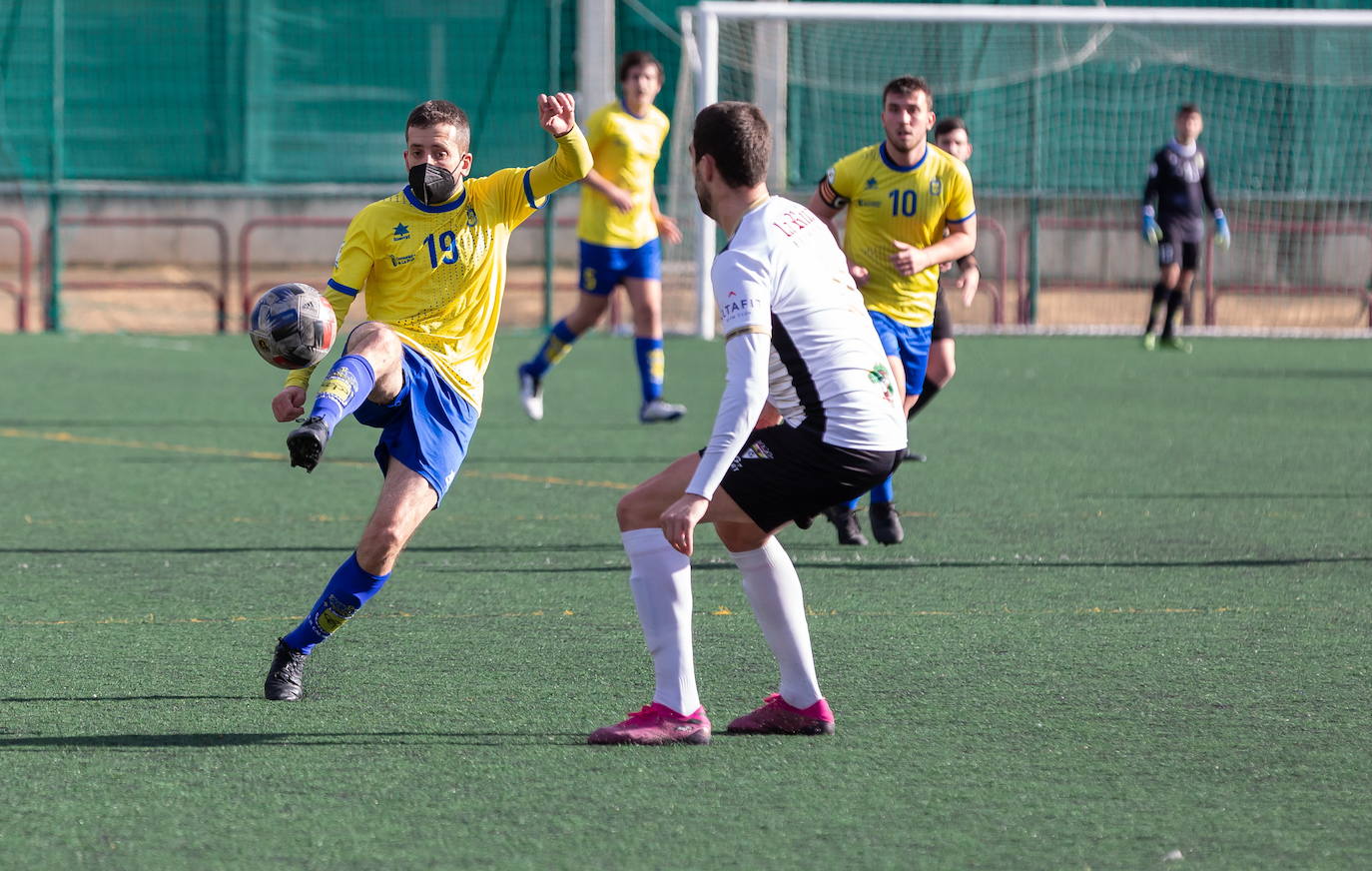 El Racing Rioja saca el rodillo ante el Calasancio en la Estrella