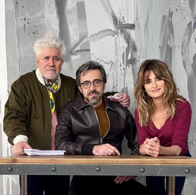 Almodóvar entre 'Madres paralelas'