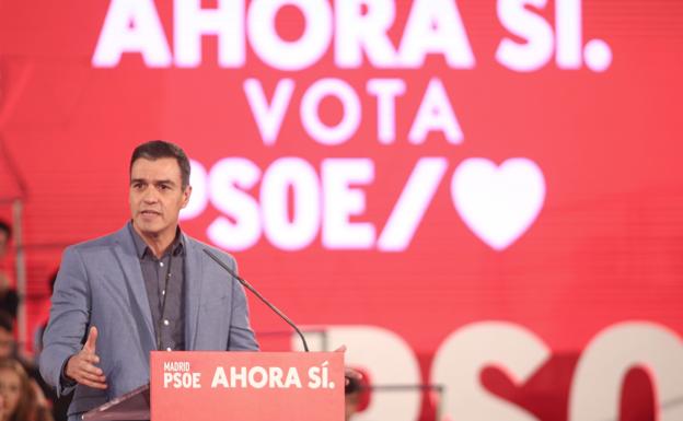 Sánchez toma el control de la campaña para el 4 de mayo desde la Moncloa