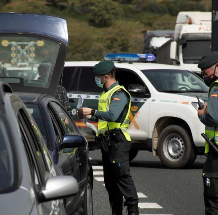 España impone una PCR negativa a los franceses que lleguen por carretera