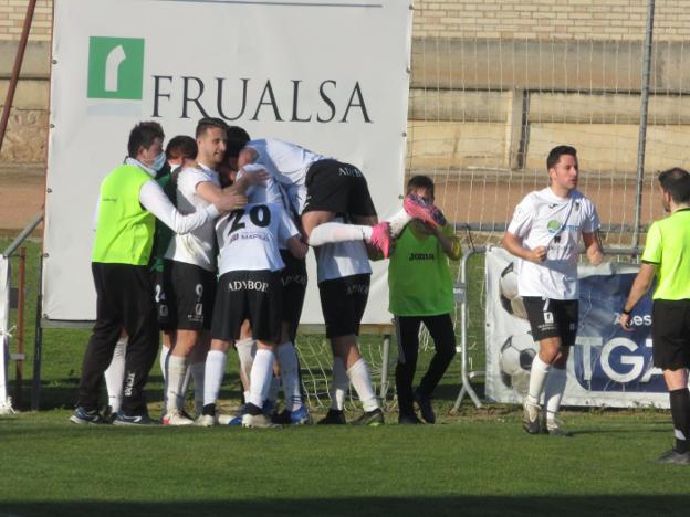 El Alfaro celebra los 45 puntos en el último segundo