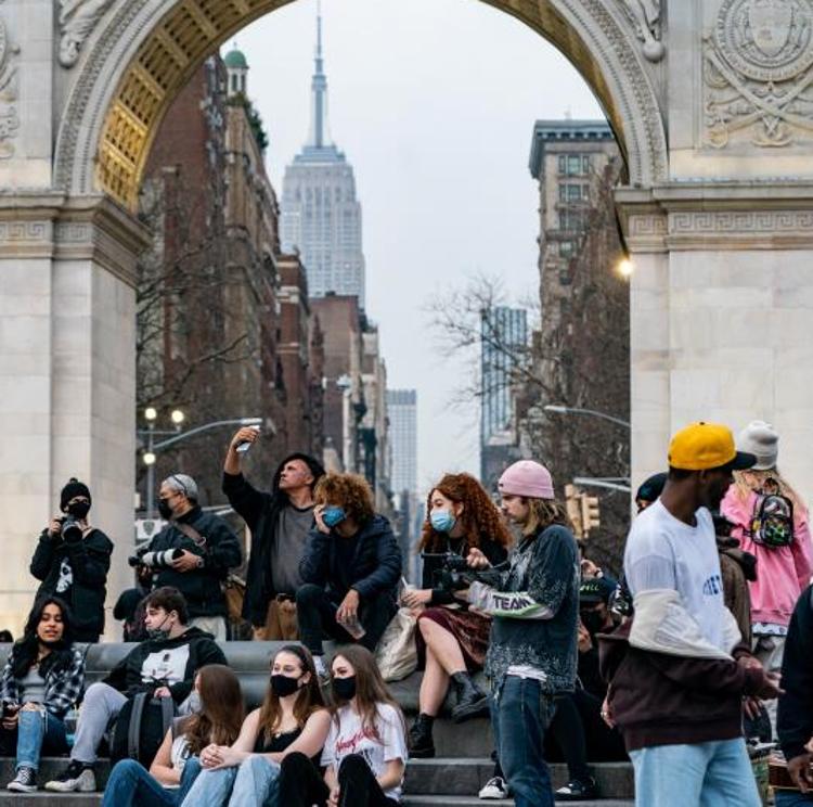 Estados Unidos permite a los vacunados reunirse con otros inmunizados sin mascarilla