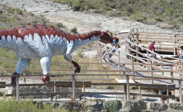 La Rioja presenta la candidatura de las huellas de dinosaurio a Geoparque por la UNESCO