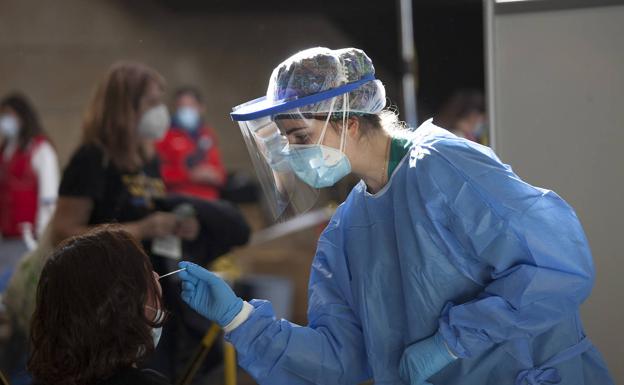 La incidencia sube doce puntos en un día y crece la presión hospitalaria