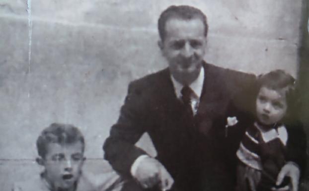 Alejandro, Luis Miguel e Inmaculada, en los años 50