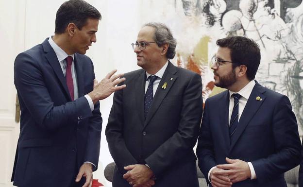 Sánchez congela los gestos a Esquerra a la espera de Madrid y Cataluña