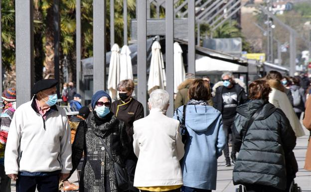 Dos fallecidos, más casos activos y más presión hospitalaria