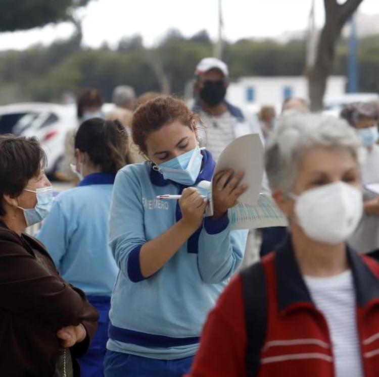 España vuelve a acercarse a los 10.000 nuevos casos diarios