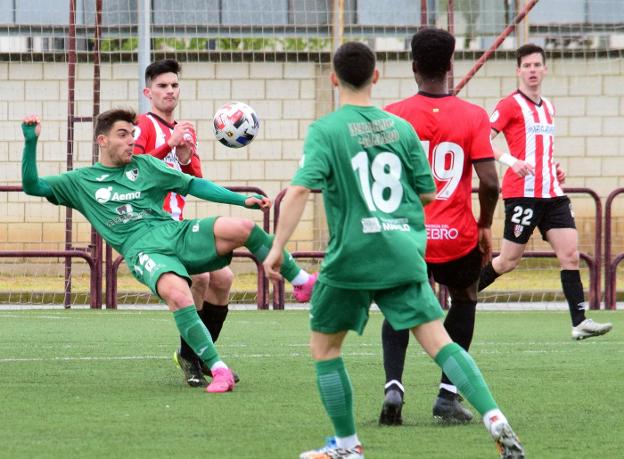 El Alfaro se lleva un duelo de iguales y abre hueco en cabeza