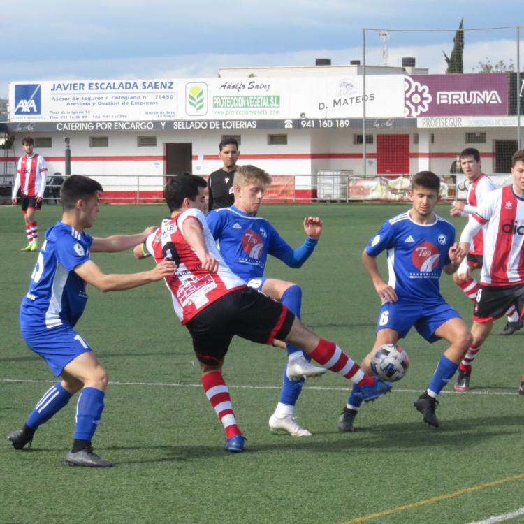 El Comillas exprime los errores defensivos del River