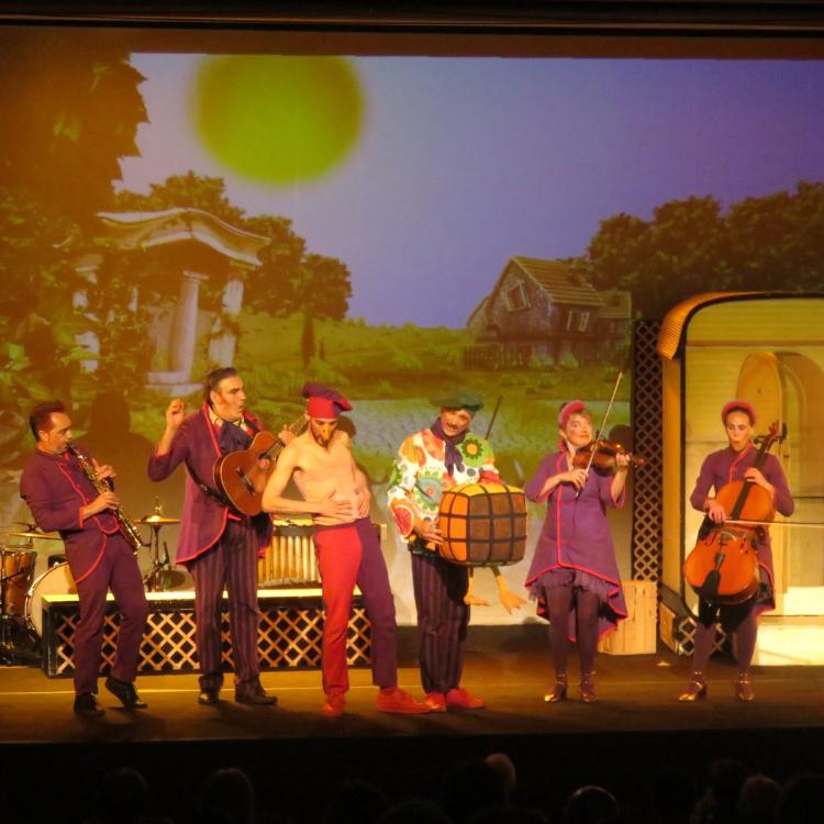 El estreno en el teatro de los mayores