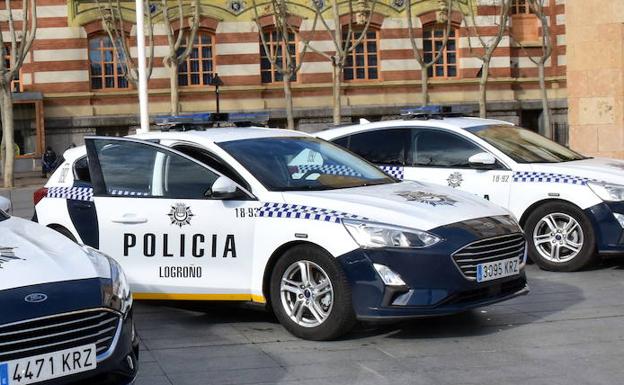 Un detenido tras una pelea rompe la ventanilla de un coche patrulla en Logroño