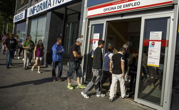 El alivio de las restricciones permite crear 134.000 empleos en abril