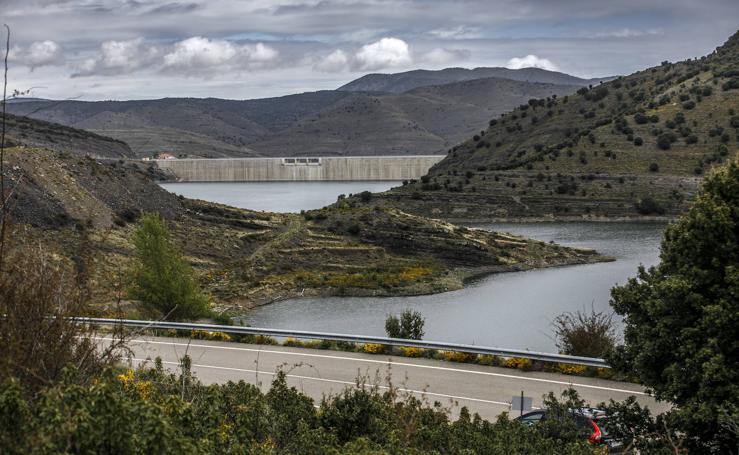 Visita al embalse de Enciso que podría estar lleno a finales del 2022