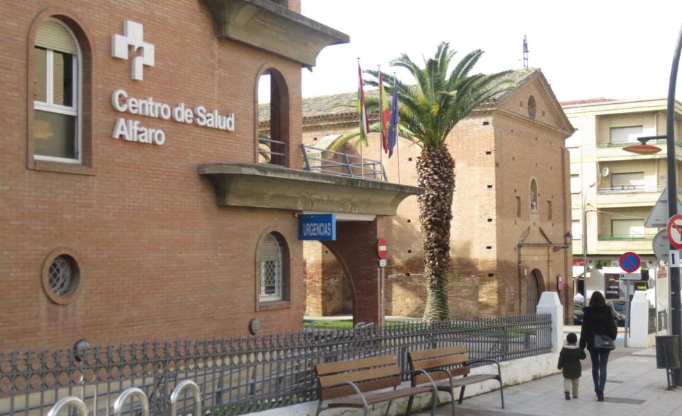 La falta de pediatras obliga a los padres de Alfaro a llevar a sus hijos a Calahorra