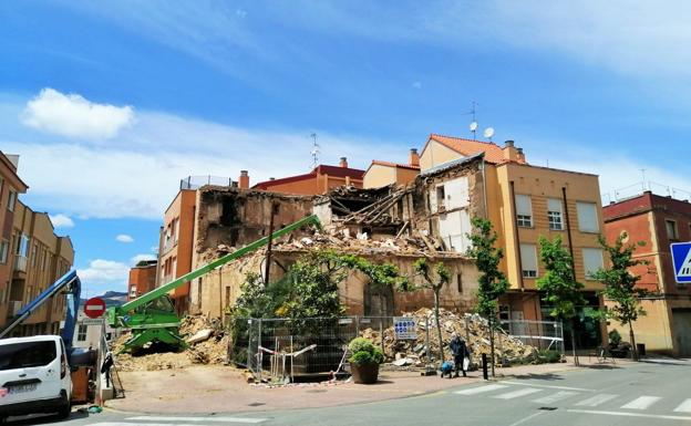 Derribada la Casa de los Monjes de Villamediana por «peligro inminente»