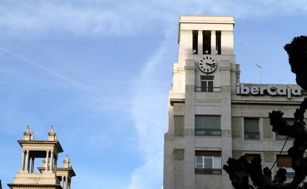 Encuesta: ¿cree que el reloj de Ibercaja debe seguir sonando?