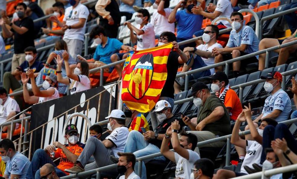 Sufrimiento colchonero y descenso del Eibar en una tarde de transistores