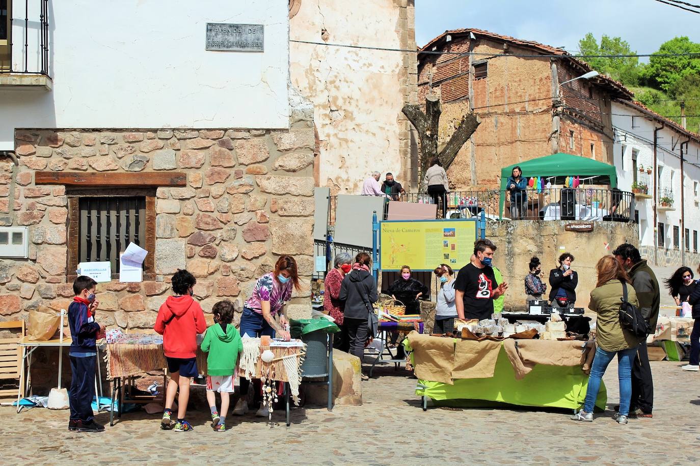 Nieva recupera los mercados de artesanía y producción local en Nieva