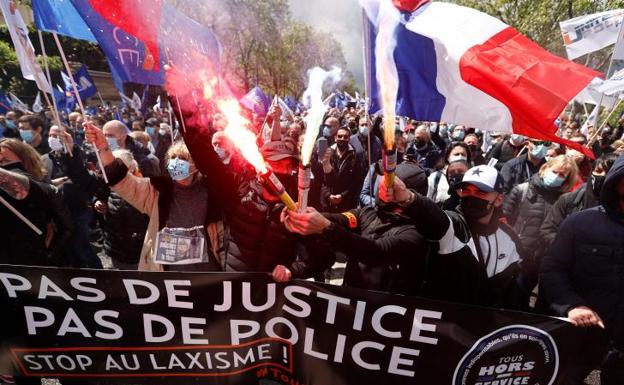 Protesta de policías en París: «Pagados para servir, no para morir»