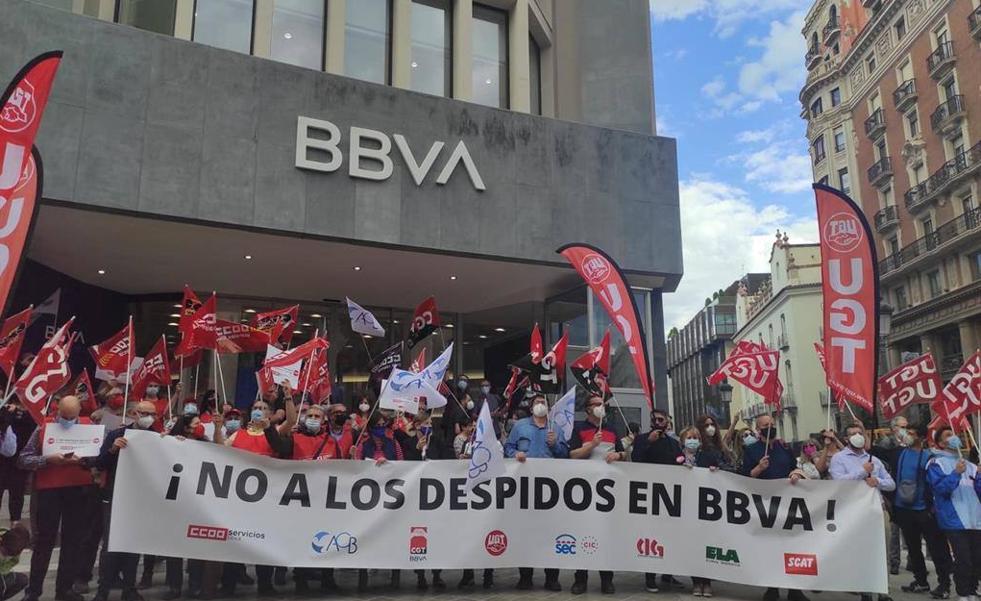 BBVA estudiará más recolocaciones para reducir el número de despidos