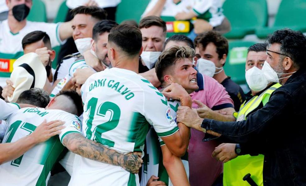 El Elche sobrevive; Real y Betis sellan la Europa League