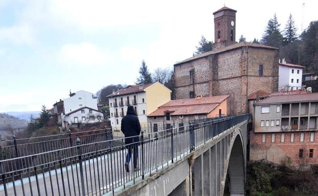 El Gobierno riojano refuerza su compromiso con Ortigosa para la rehabilitación del puente