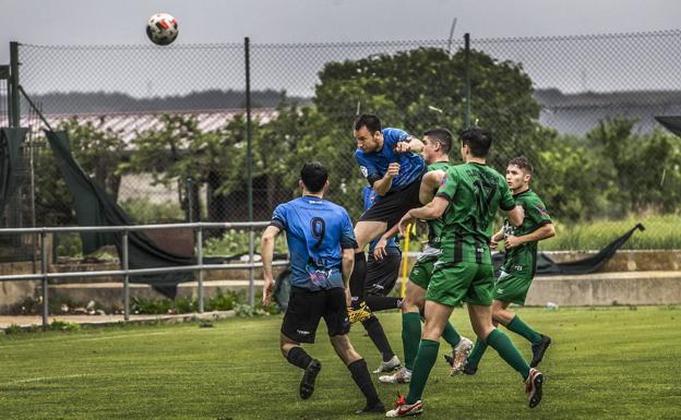 El Agoncillo y el Tedeón se jugarán su continuidad en Tercera División en la última jornada