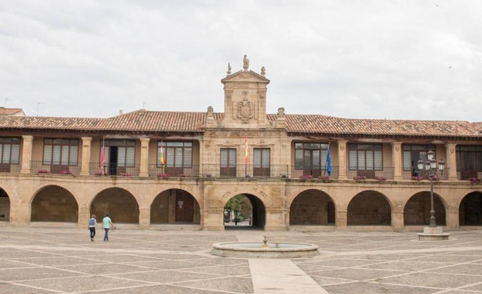 Santo Domingo aprueba seis cursos de manejo de puente grúa y de carretillero