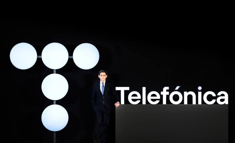 Telefónica reduce deuda en 8.400 millones con sus dos grandes operaciones del año