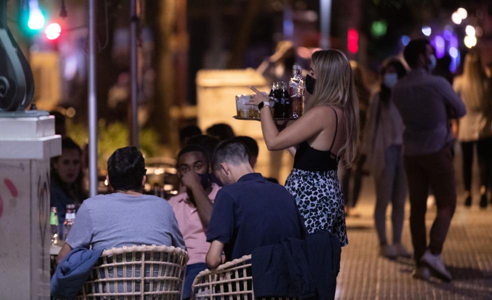 Sanidad propone permitir el ocio nocturno este verano hasta las dos