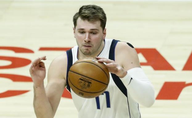 Doncic impulsa a los Mavericks; Sixers, Hawks y Jazz clasificados