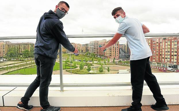 «Si vuelven a hacer pintadas, volveríamos a limpiarlas»