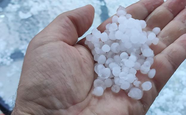 Fuerte granizada en Santo Domingo este viernes