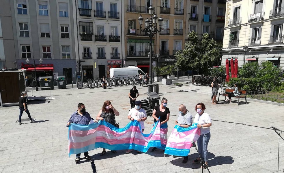 La federación LGTB propone al PSOE suavizar y fusionar la ‘ley trans’