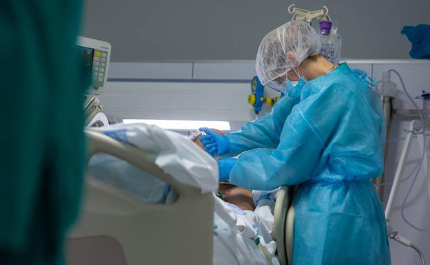 La UCI se queda con 8 pacientes COVID, la cifra más baja desde el 4 de septiembre