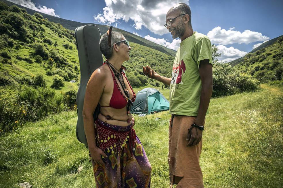 Los 'hippies' se van del valle del Portilla