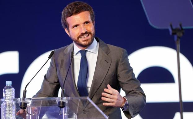 Casado se desmarca de Ayuso sobre el Rey y los indultos