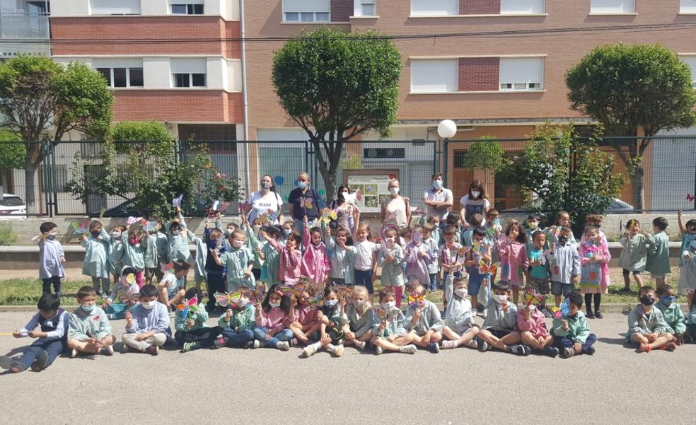 El CEIP Beato Hermosilla de Santo Domingo inaugura su 'oasis de mariposas'