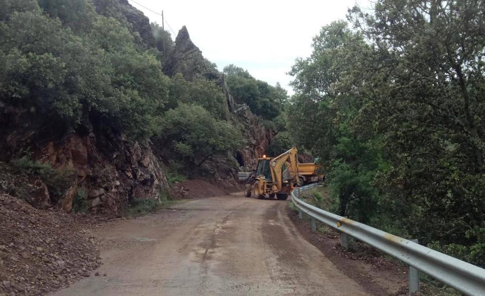 Desprendimiento de laderas en la carretera a Mansilla