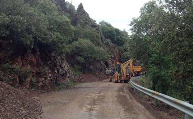 Desprendimiento de laderas en la carretera a Mansilla