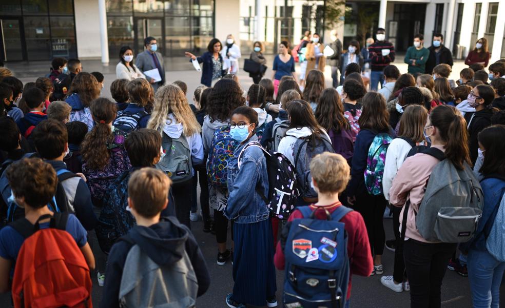 Sánchez anuncia la vacunación de ESO y Bachillerato dos semanas antes del curso