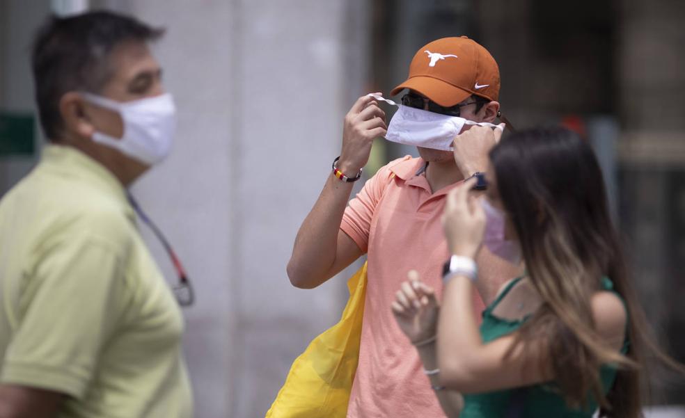 La pandemia 'revive' en España la semana del anuncio del fin de la mascarilla