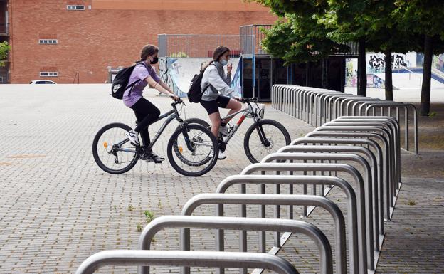 Las Norias contará este verano con nuevos aparcamientos para 100 bicicletas