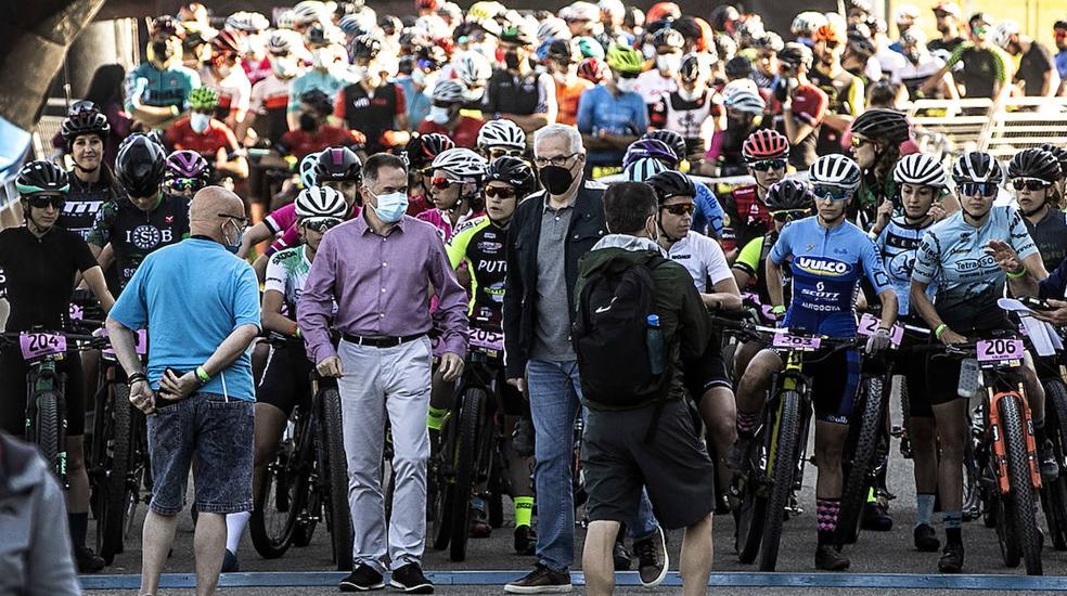 Así ha sido la salida de la primera etapa de La Rioja Bike Race