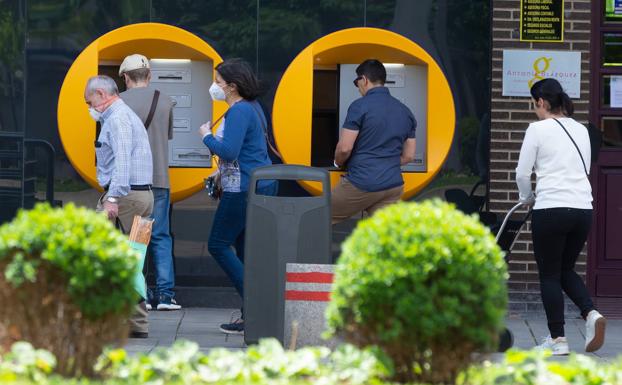 El PR alerta de que decenas de municipios están sin cajero