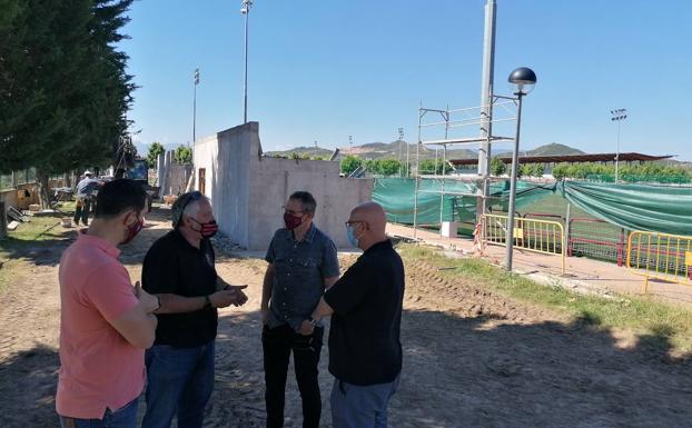 Avanzan las obras de la grada cubierta del campo de rugby de Pradoviejo